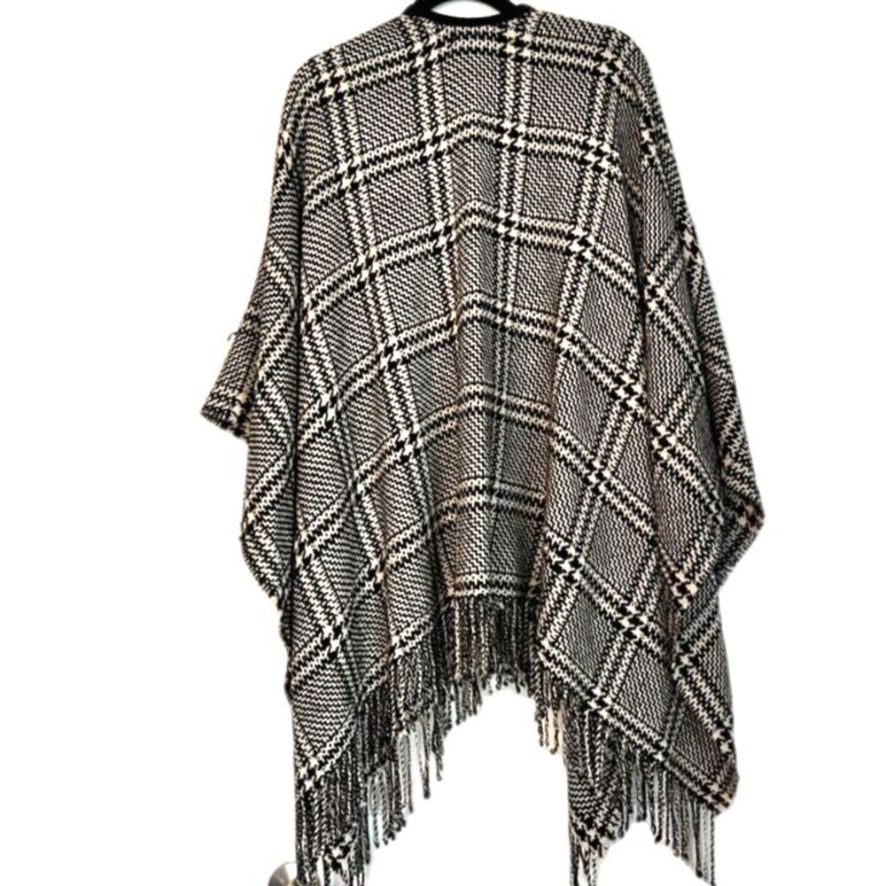 Harold’s 100% Wool Plaid Wrap Shawl Black White Tassel Shrug Poncho Open Top - Picture 2 of 6